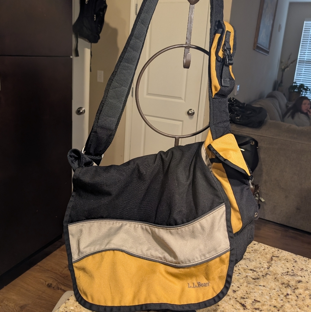 L.L. Bean Black and Yellow Duffel Bag EUC Messenger
